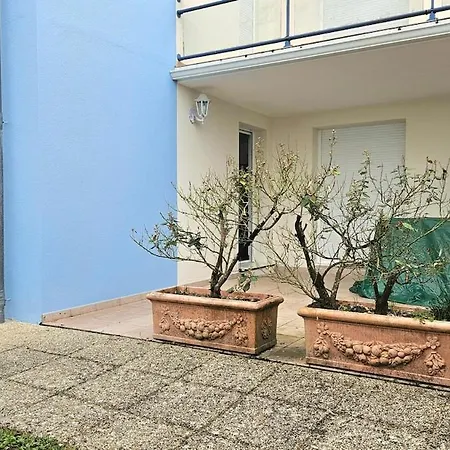 Jomoka Apartment